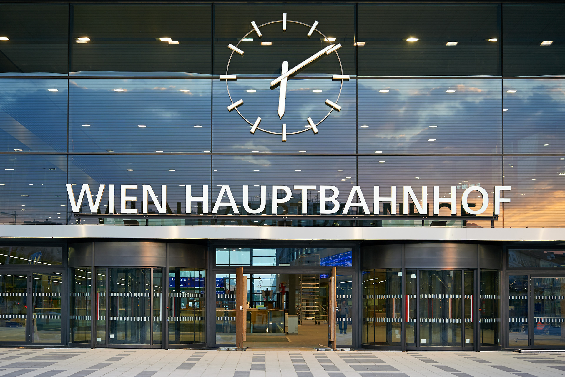 Front des Wiener Hauptbahnhofs