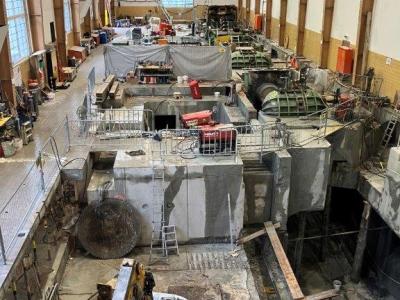 Generalerneuerung Vermuntwerk . Maschinenhalle während Umbau