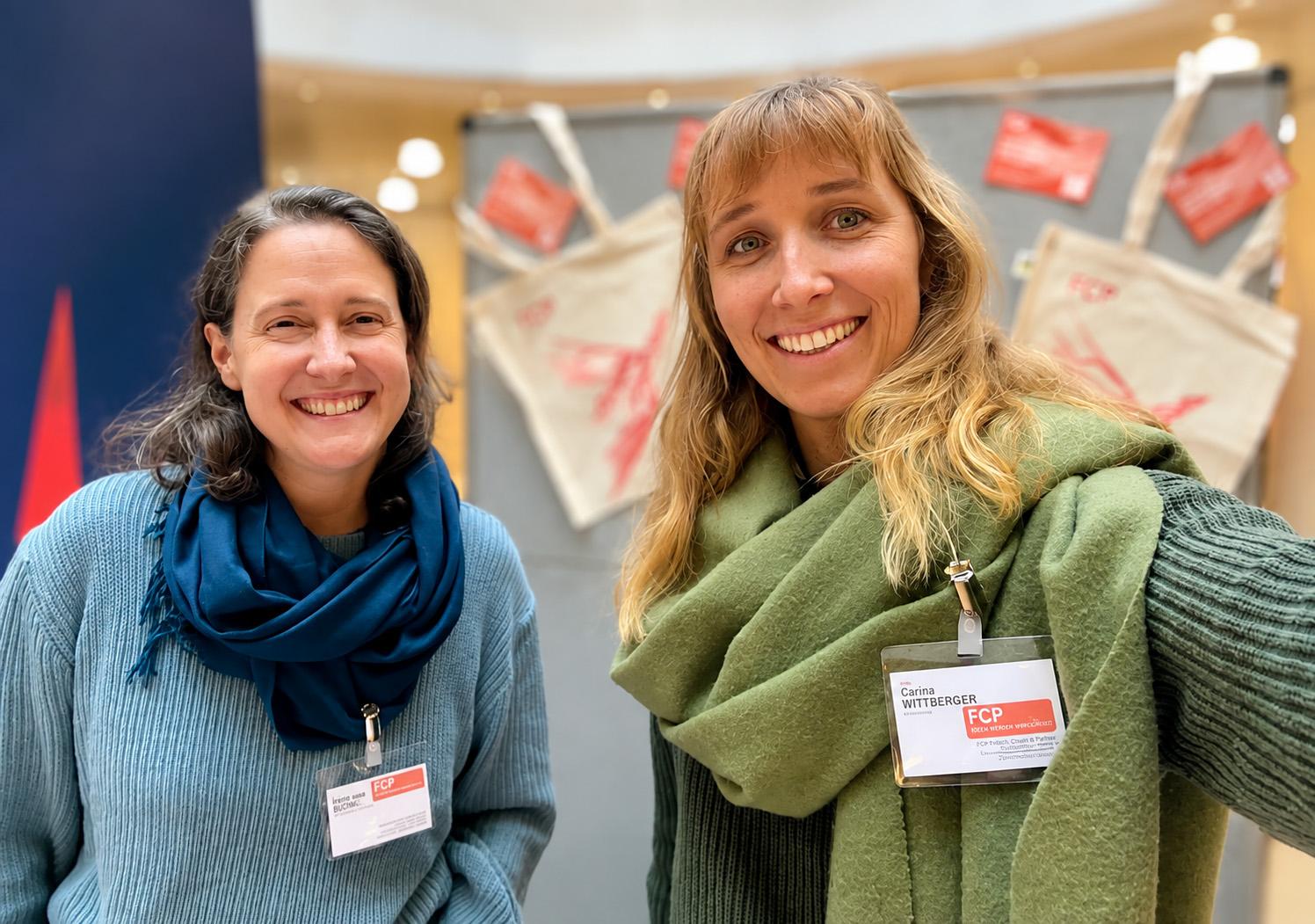 Carina Wittberger und Michaela Busch auf einer Jobmesse